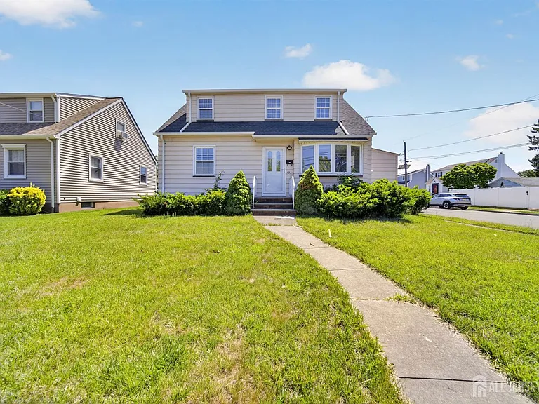125 E Cherry St — Photo 1