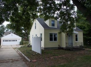 5325 S 43rd St, Greenfield, WI 53220