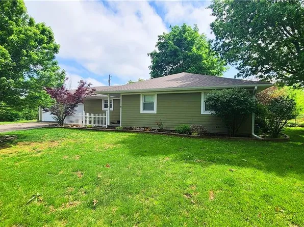 131 Crescent Dr, Fort Scott, KS 66701