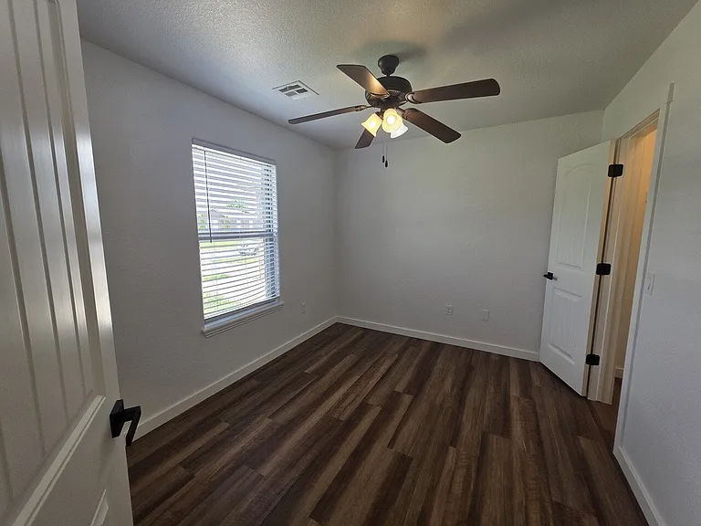 311 Violet St — Photo 13