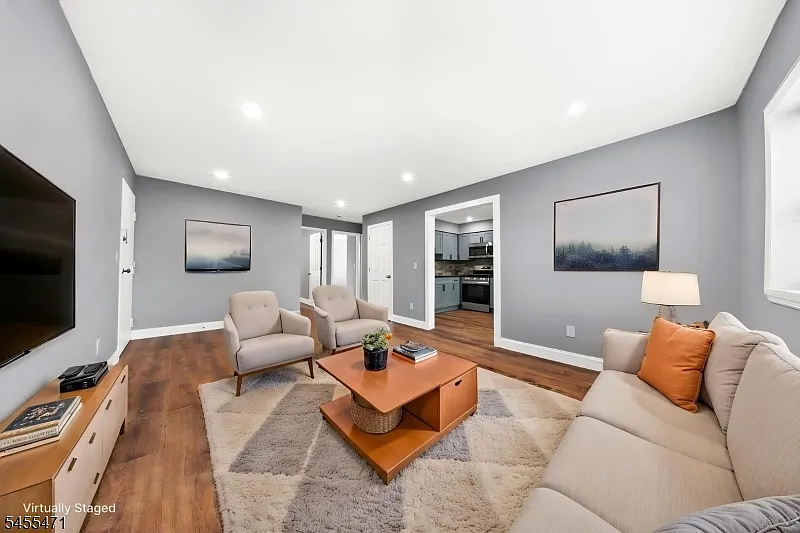 2 bed, 1.0 bath, $2,400 — Photo 4