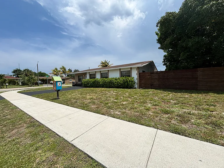 3020 NW 23rd St — Photo 1