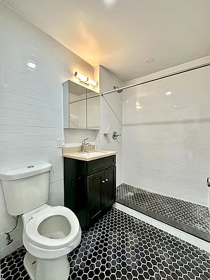 Rented by Zjama Realty Corp | media 22