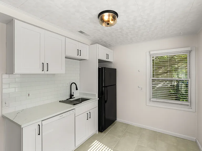 3203 Goodrich St — Photo 6