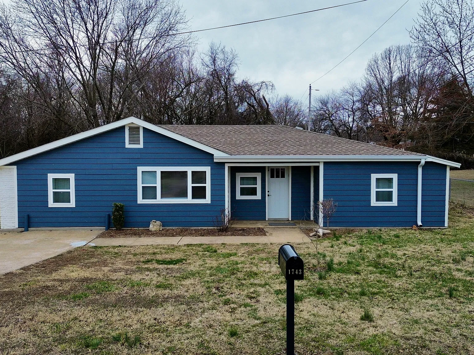 3 bed, 1209 sqft, $1,450 — Photo 1