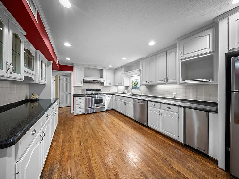1027 Creek Bend Dr — Photo 6