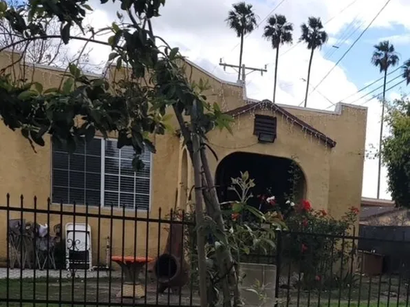 1216 E 84th St, Los Angeles, CA 90001