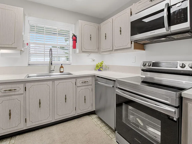 5037 Lakefront Blvd #A — Photo 16