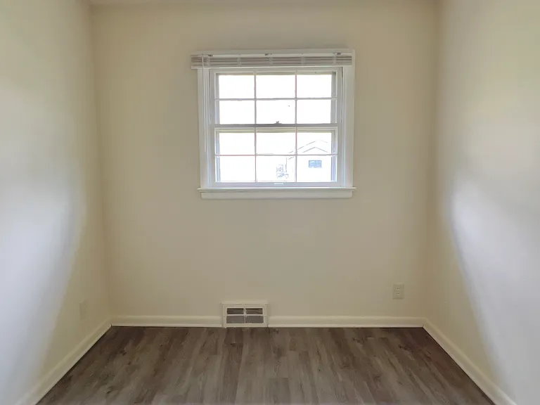 810 Teurville Dr — Photo 12