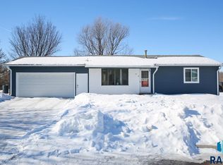 212 E Cardinal Cir, Brandon, SD 57005