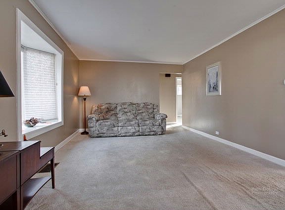4th image of 613 W Larkdale Ln