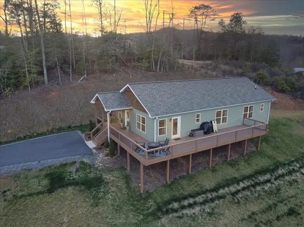 107 English Walnut Ln, Sylva, NC 28779