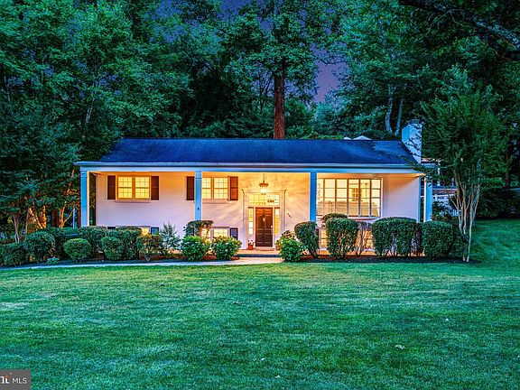 2nd image of 1521 Forest Villa Ln