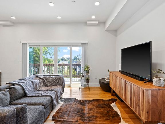 5th image of 81 Homes Ave #3