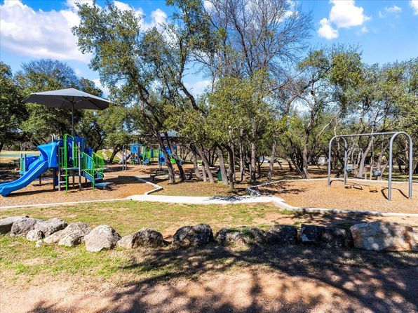 24 Falling Oaks Trl, The Hills, TX 78738