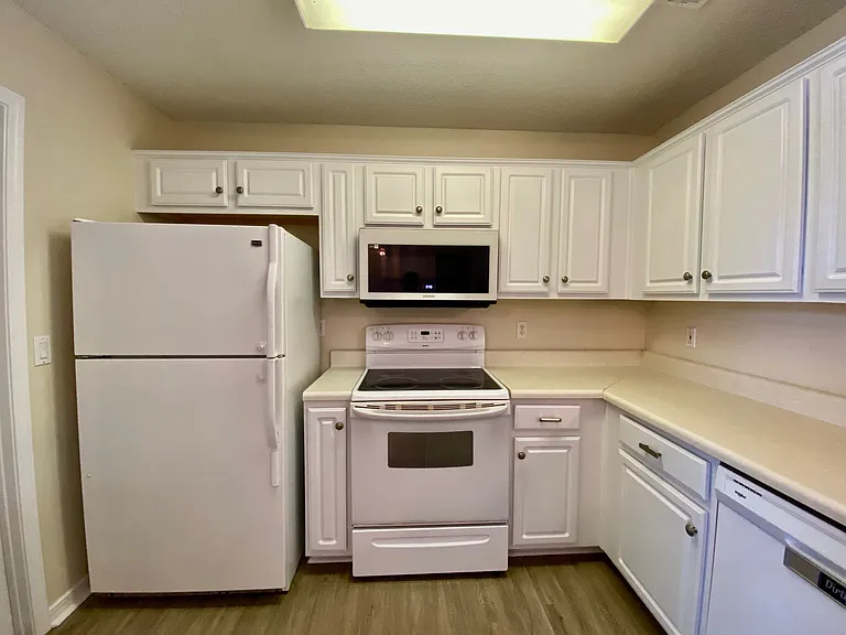 1550 Oakhill Rd — Photo 6