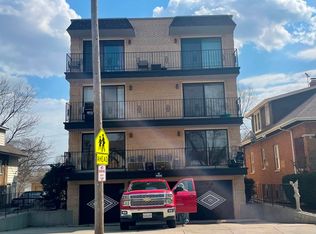 7851 Niles Center Rd #2B, Skokie, IL 60077