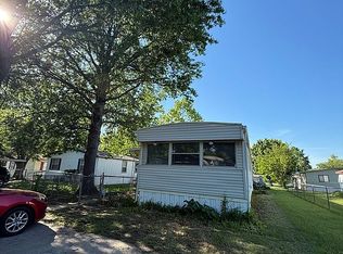 212 SE 48th St, Topeka, KS 66609