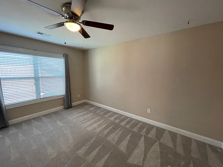 654 Dutchmans Creek Trl — Photo 24