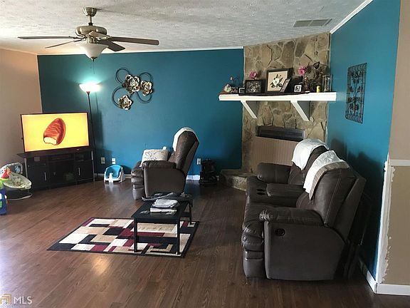 3rd image of 215 Summertown Dr