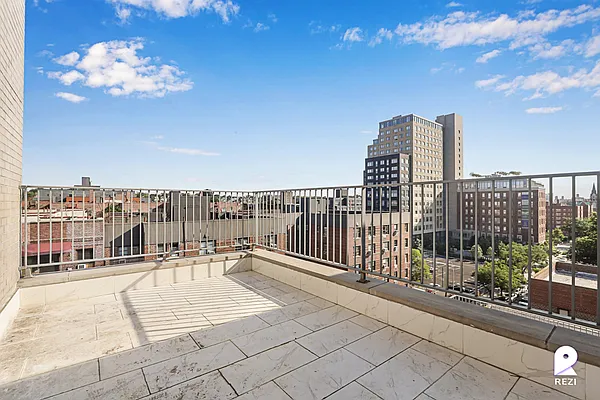 Rented by REZI | media 27