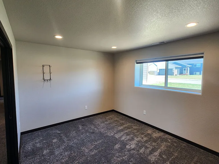 557 Mace Dr — Photo 16