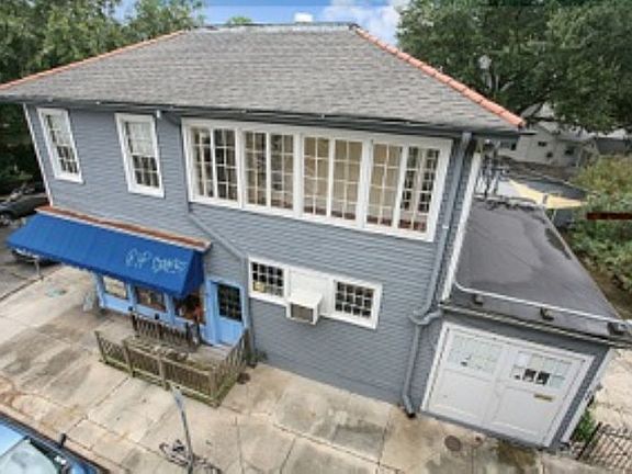 2nd image of 2450 1/2 Burgundy St