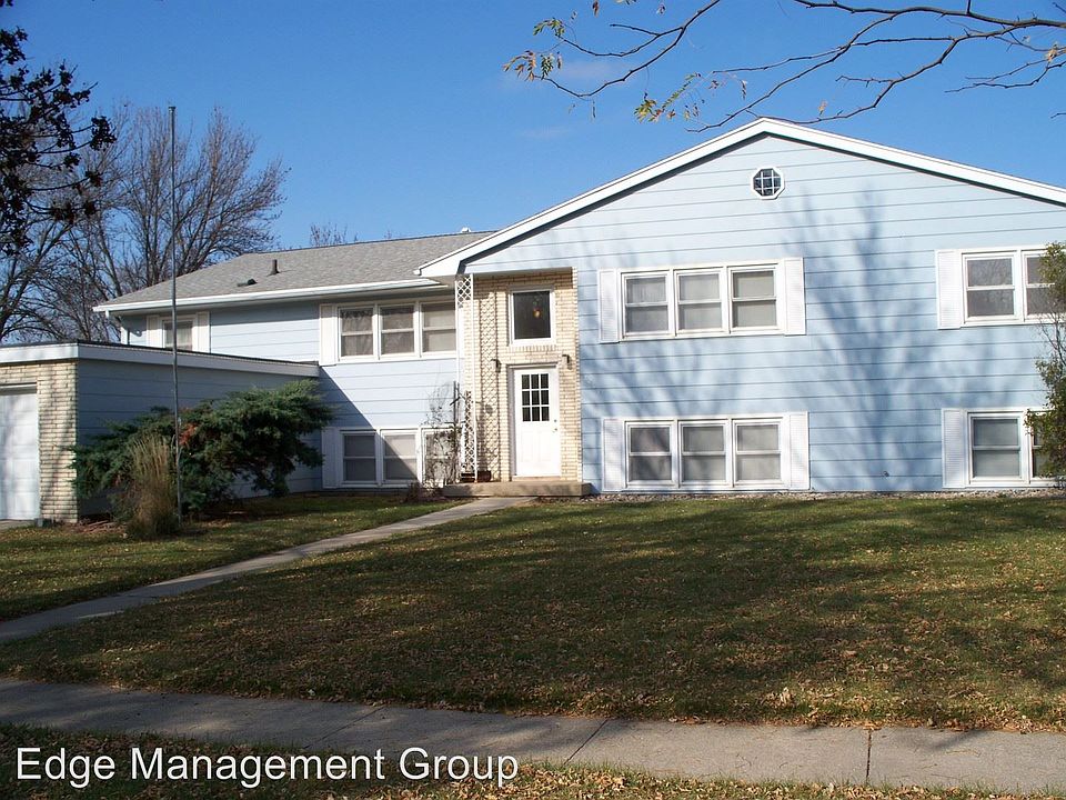 1st image of 2207 Crescent Dr APT 3