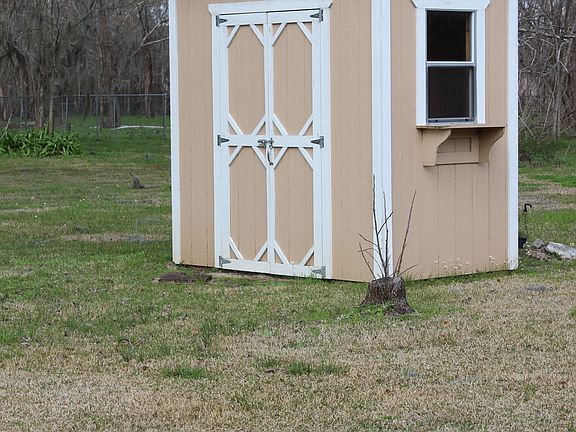 4th image of 223 Schrader Ln