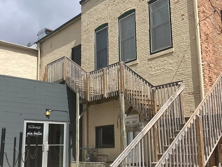 133-149 E Chestnut St — Photo 15