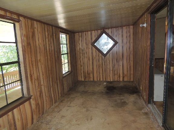 5th image of 414 Jefferson Dr