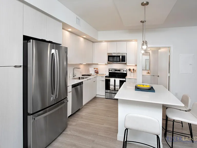 Riverland Apartments — Photo 7