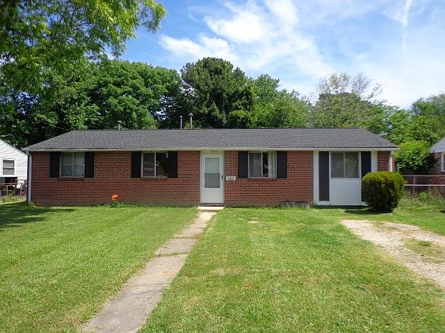 2nd image of 1505 Seward Dr