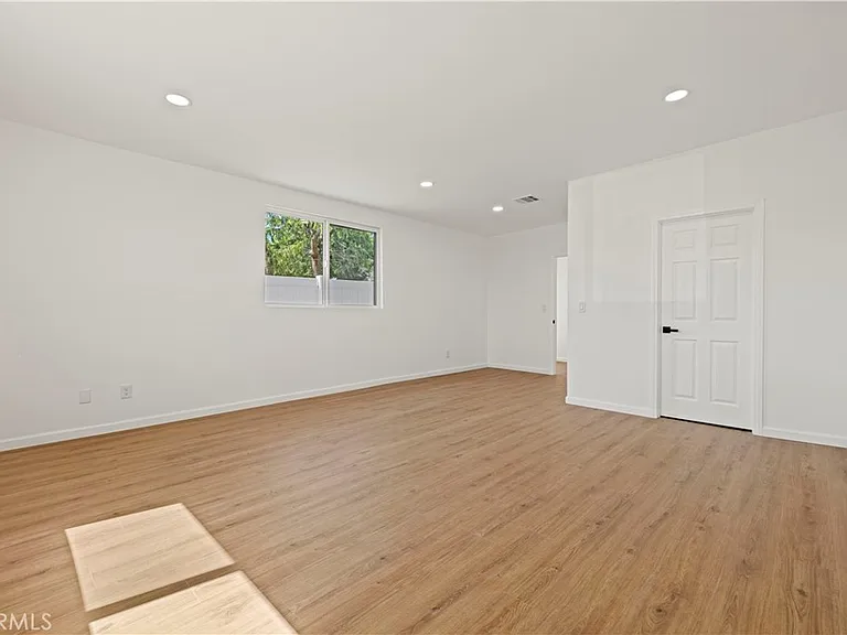 11549 Kagel Canyon St — Photo 18