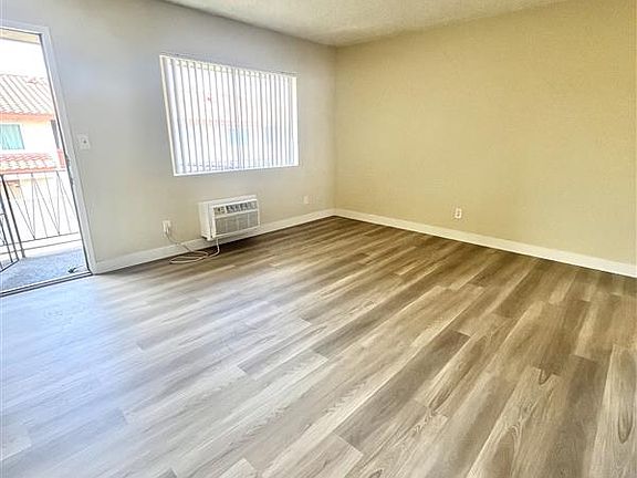 4th image of 1230 W Hillandale Ave #L