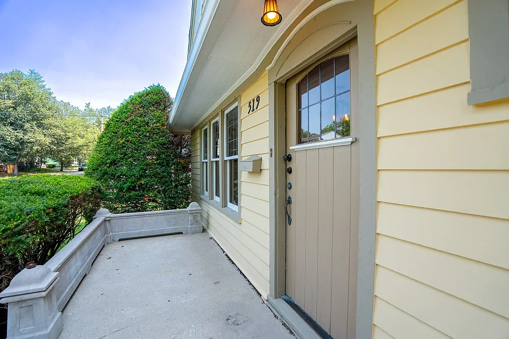 5 bed, 1.5 bath, 1584 sqft, $5,200 — Photo 2