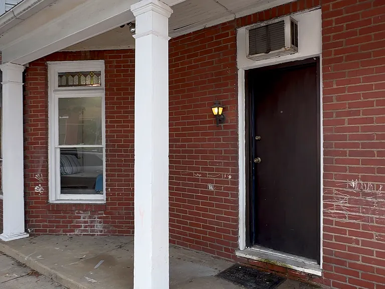 323 W Broad St #4 — Photo 1
