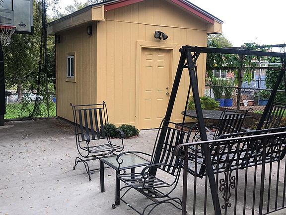 2nd image of 920 Hollywood Ave #1