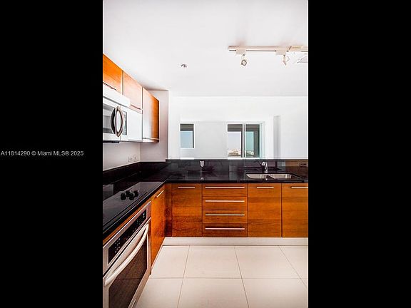 5th image of 244 Biscayne Blvd #T20