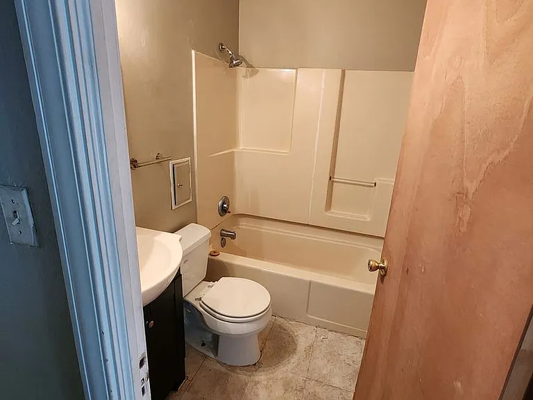 3816 Almeda Dr — Photo 2