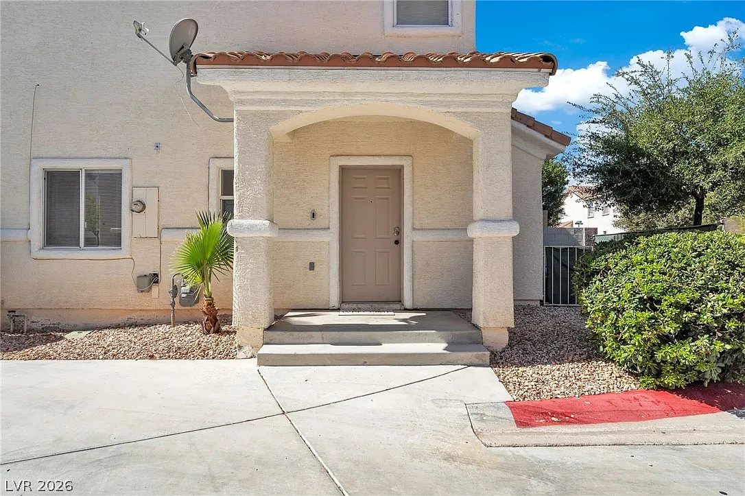 3 bed, 2.5 bath, 1400 sqft, $1,950 — Photo 1