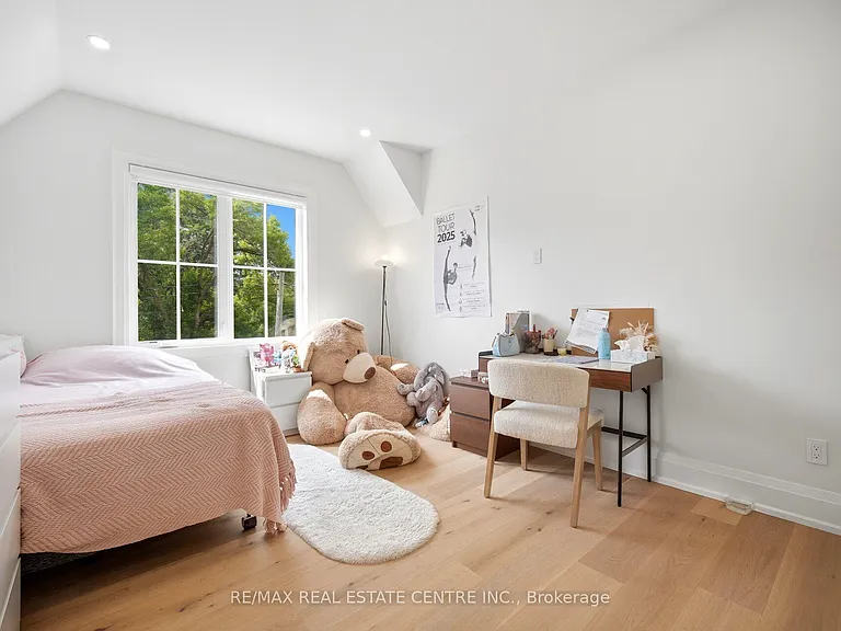 2450 Rebecca St — Photo 25