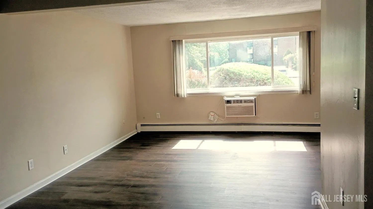 1 bed, 1.0 bath, $2,000 — Photo 3