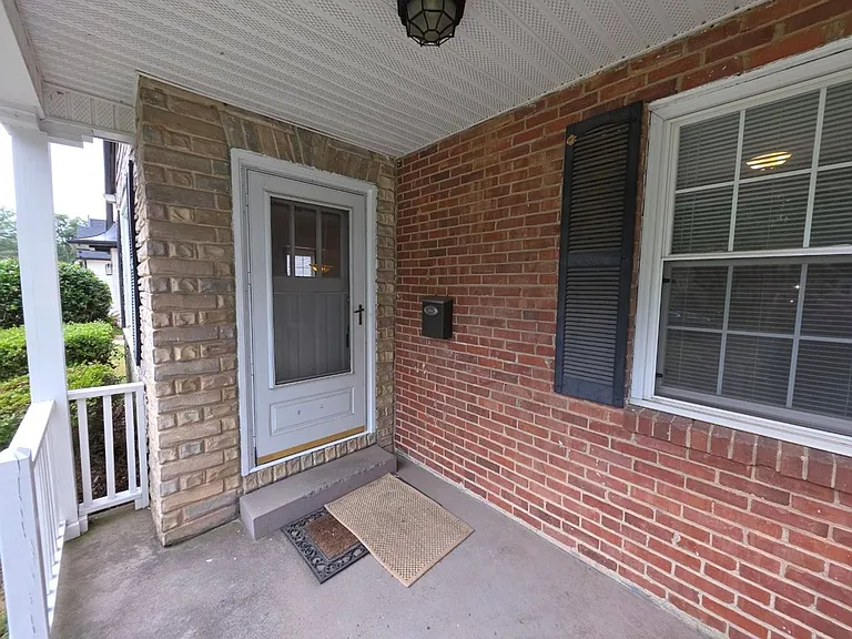 356 Melbourne Ct — Photo 2
