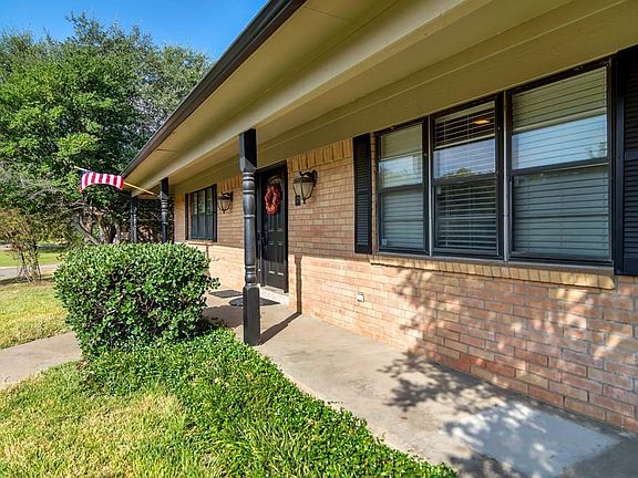 4th image of 317 Somerset Cir