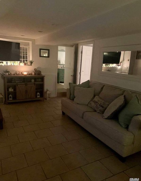 4 Bed 4 Bath Property, New York • 2,550 Sq Ft