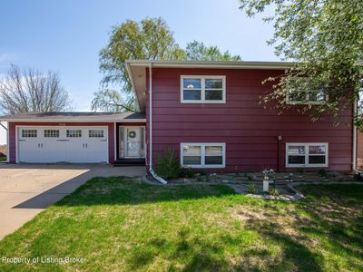 1052 Alder Ave, Dickinson, ND, 58601
