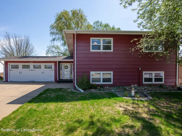 1052 Alder Ave, Dickinson, ND 58601