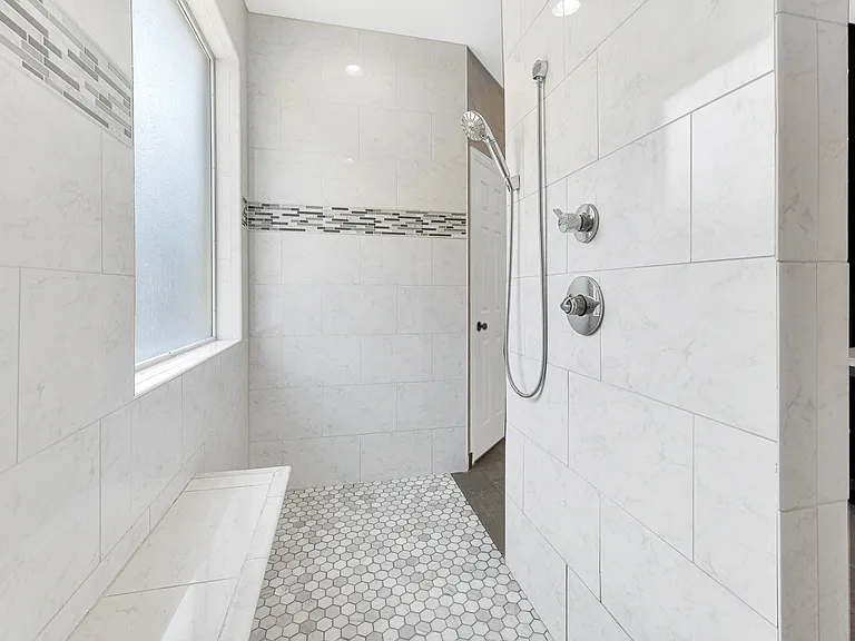 1413 Westmont Dr — Photo 15