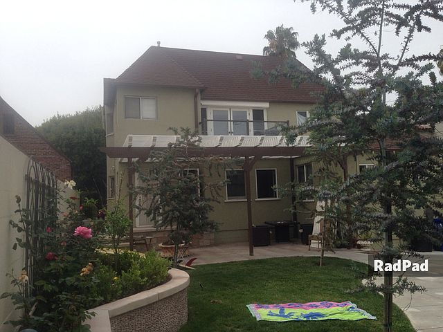 2nd image of 1223 S Sycamore Ave